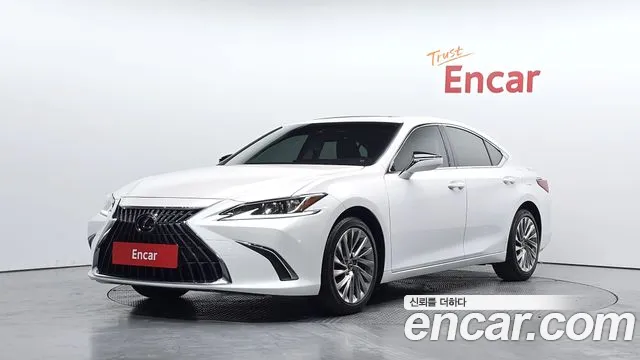 Lexus ES 2022