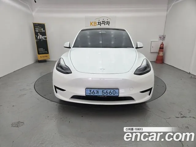 Tesla Model Y 2024