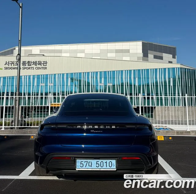 Porsche Taycan 2022