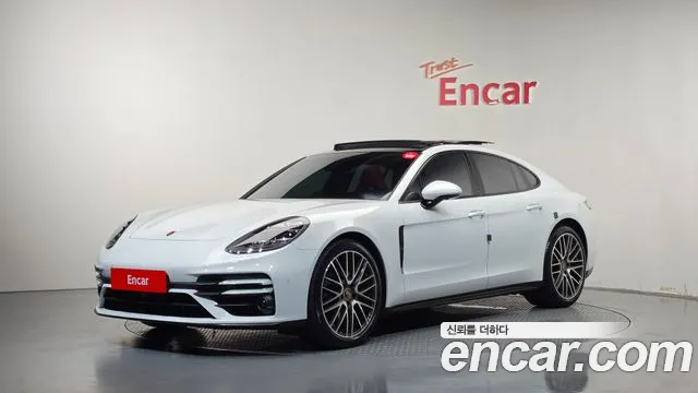 Porsche Panamera 2021
