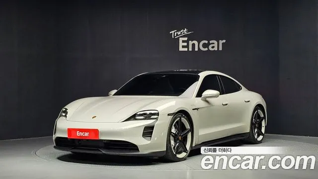 Porsche Taycan 2022