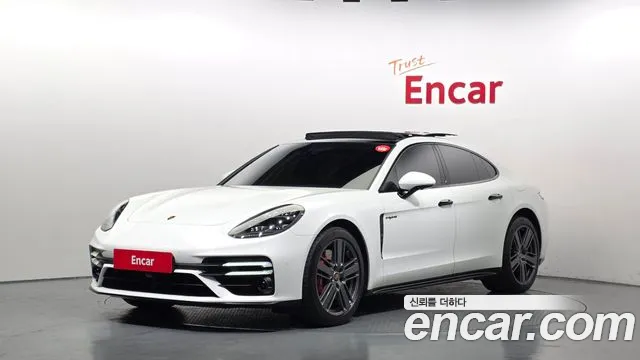 Porsche Panamera 2021