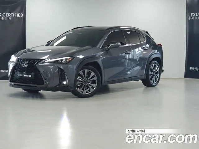 Lexus UX 2025