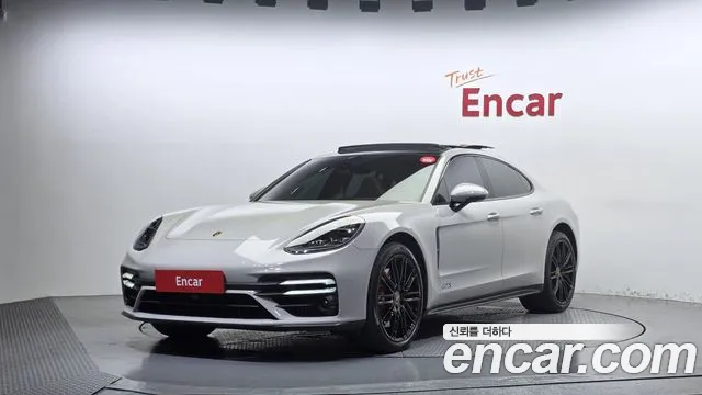 Porsche Panamera 2021
