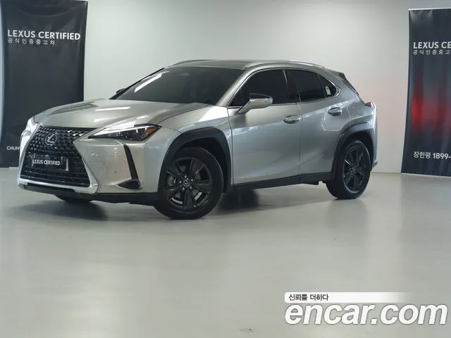 Lexus UX 2025
