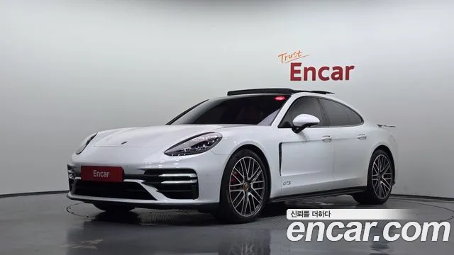 Porsche Panamera 2021
