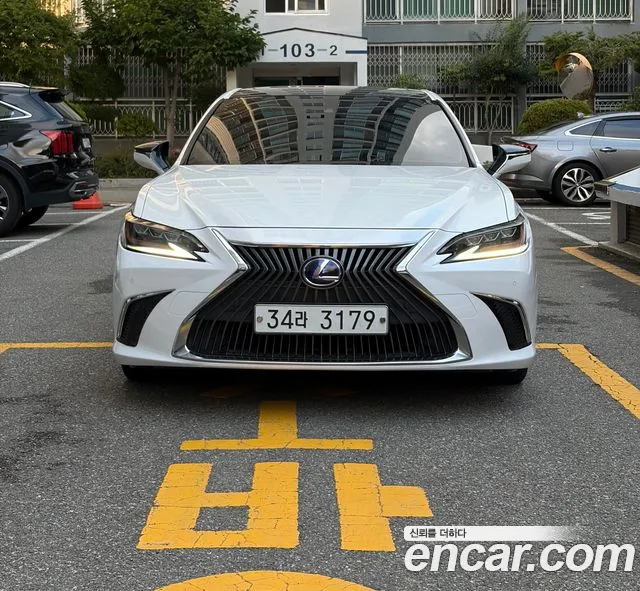 Lexus ES 2019