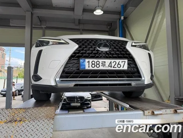 Lexus UX 2023