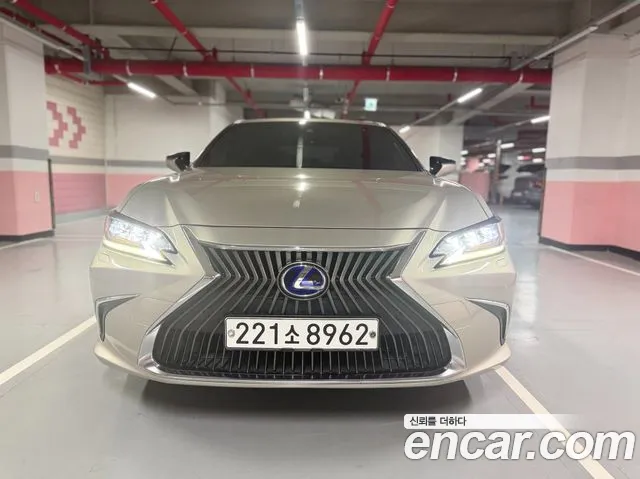 Lexus ES 2019