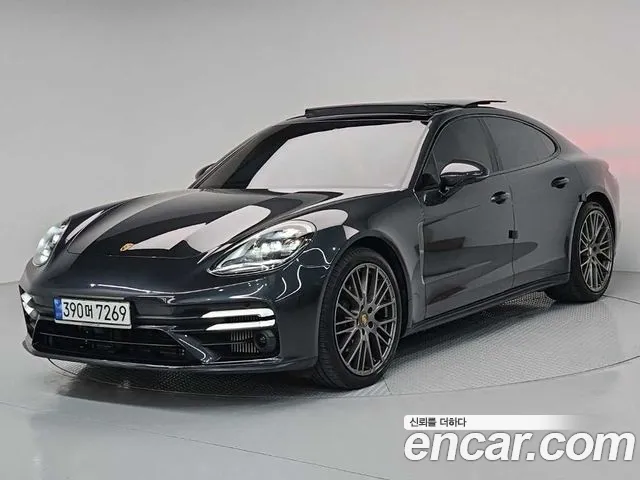 Porsche Panamera 2023