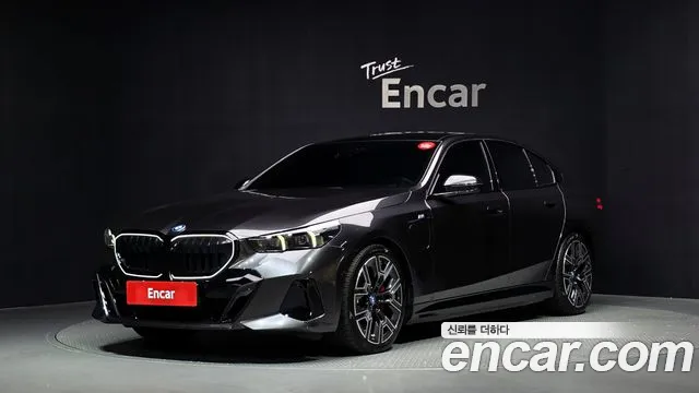 BMW 5-Series 2024