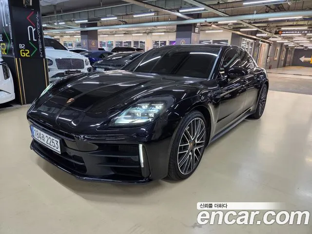 Porsche Panamera 2025