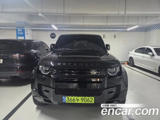 Land Rover Defender 2025