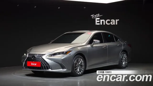 Lexus ES 2023