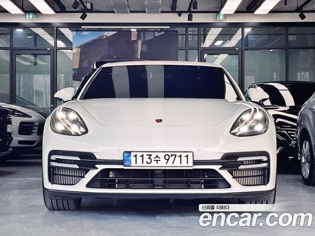 Porsche Panamera 2021