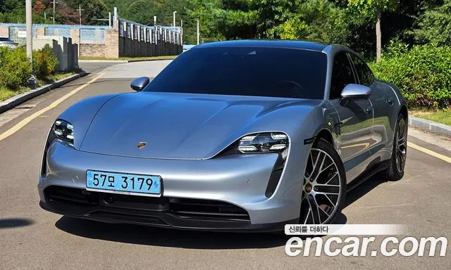 Porsche Taycan 2022