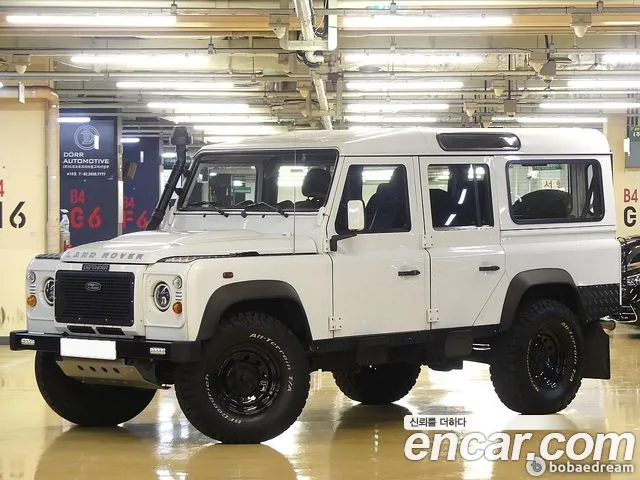 Land Rover Defender 2012