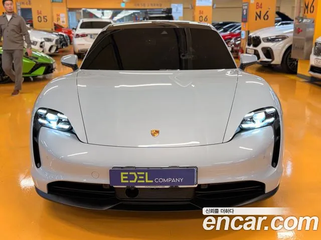 Porsche Taycan 2021