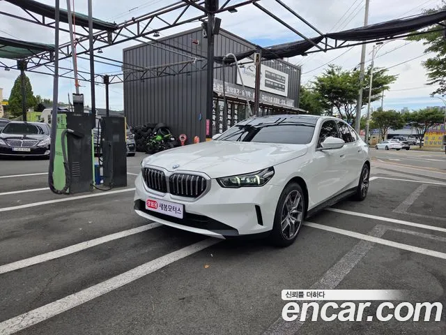 BMW 5-Series 2023