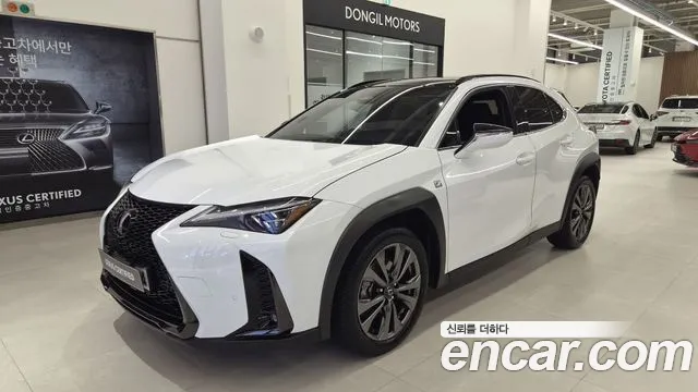 Lexus UX 2025