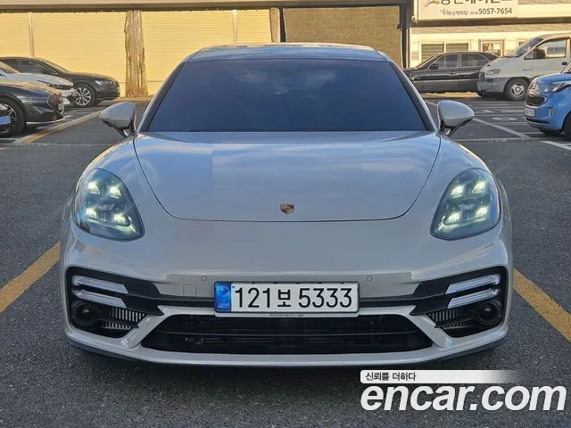 Porsche Panamera 2021