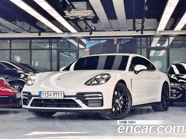 Porsche Panamera 2021