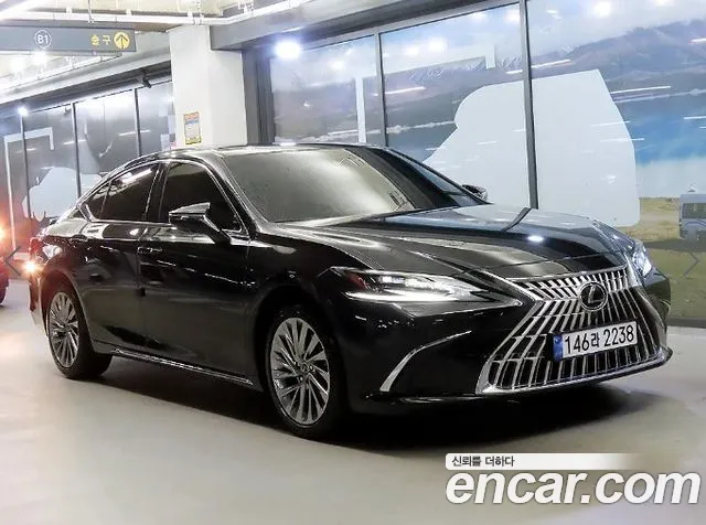 Lexus ES 2025