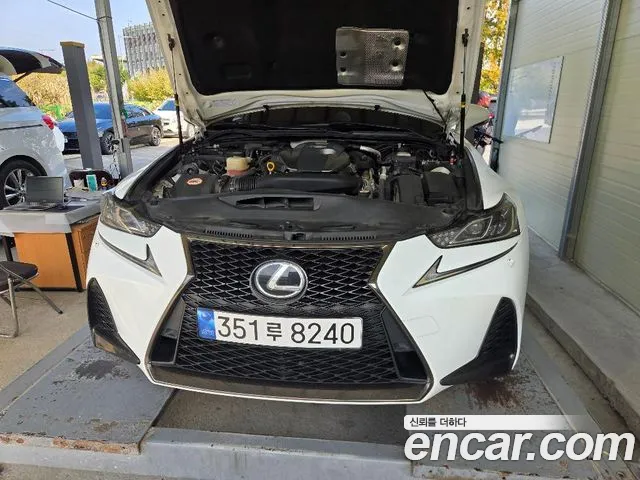 Lexus IS 2018
