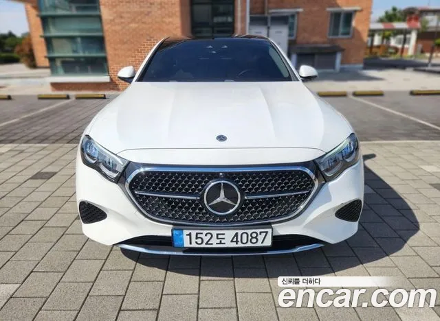 Mercedes-Benz E-Class 2024