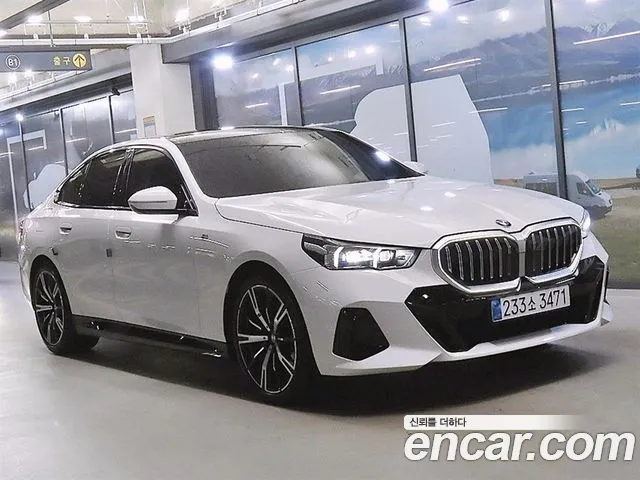 BMW 5-Series 2024